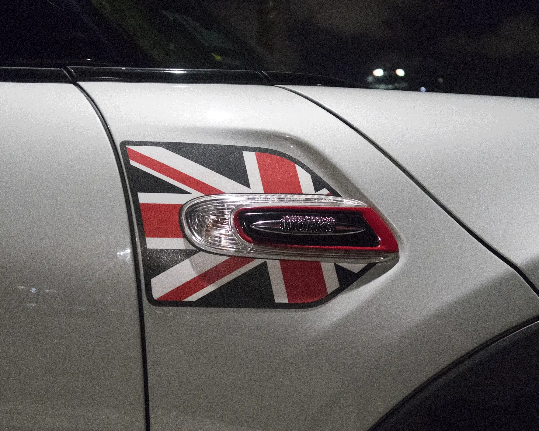 🇬🇧 BLACK/RED UNION JACK LIGHTED SCUTTLES